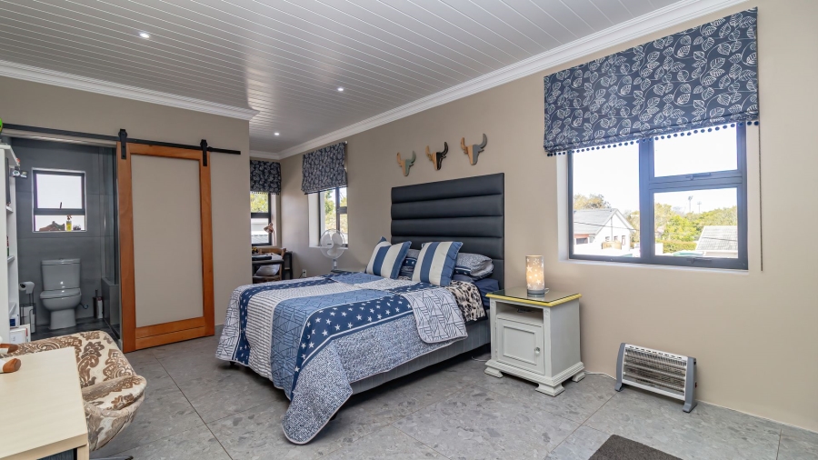 6 Bedroom Property for Sale in Heatherlands Western Cape